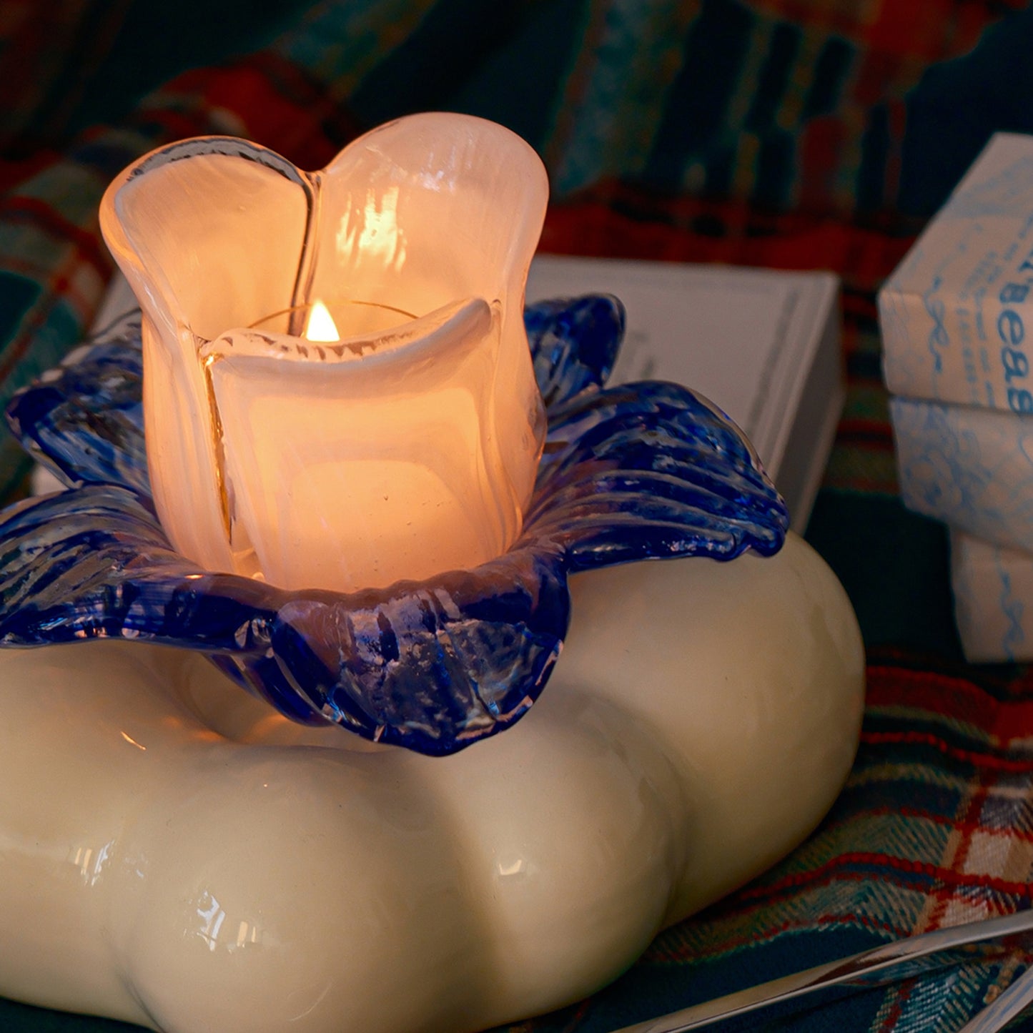 Shuflower – Iris Flower Candle | Handmade Soy Wax Candle with Hand-Blown Glass Holder