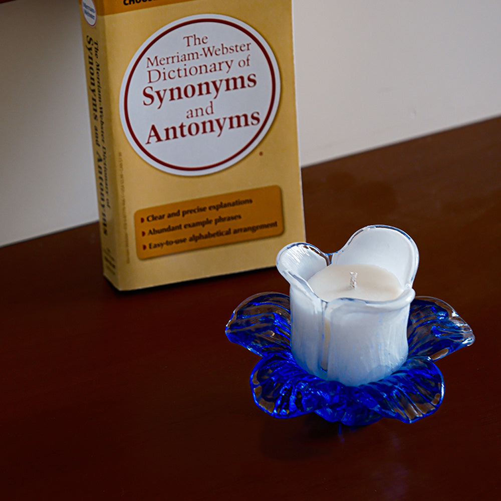 Shuflower – Iris Flower Candle | Handmade Soy Wax Candle with Hand-Blown Glass Holder