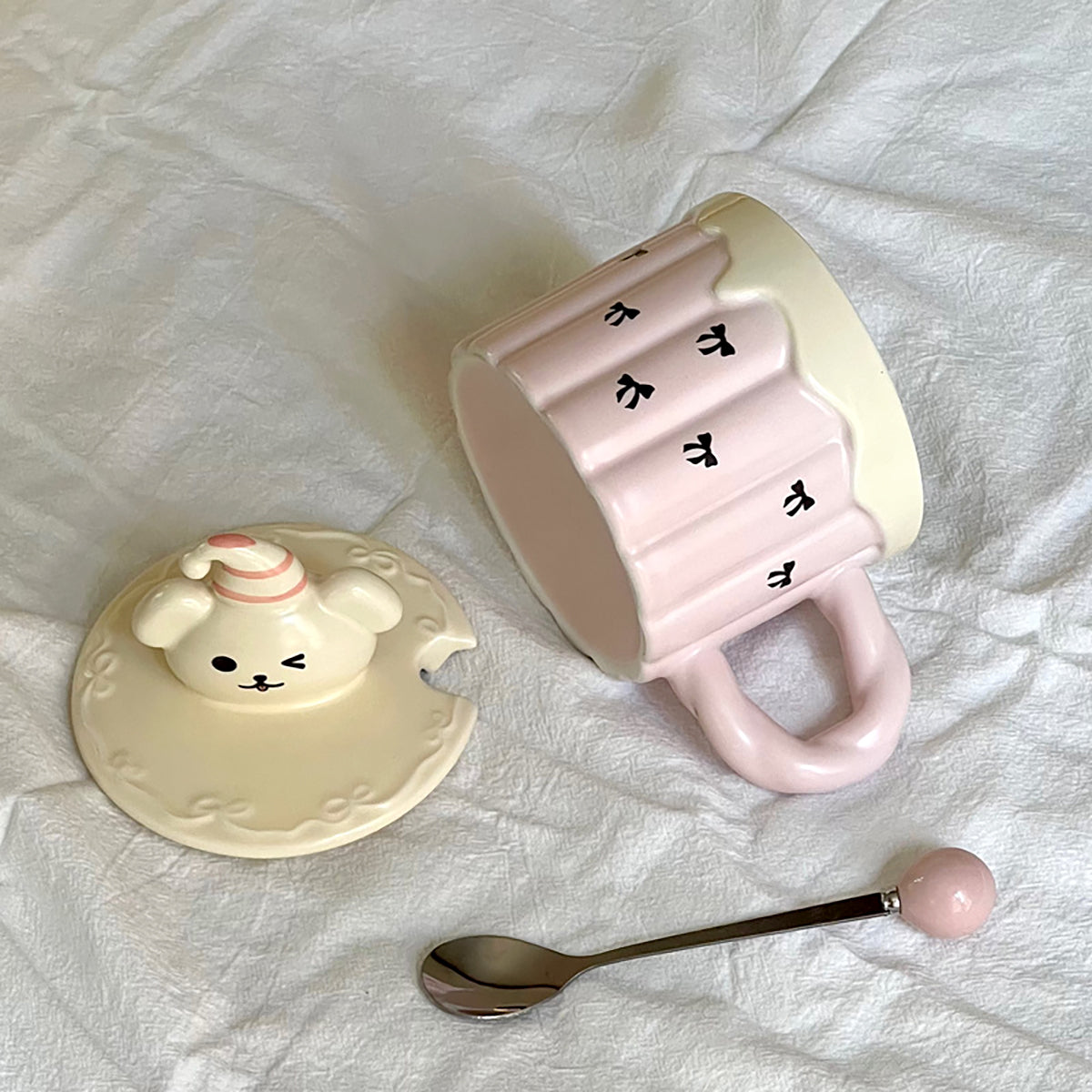 Pink Little Bear Bow Tie Mug – Cute 380ml Ceramic Coffee Cup with Lid – Hand-Painted, Kawaii Design for Tea, Coffee, and Milk – Perfect Gift for Women & Girls