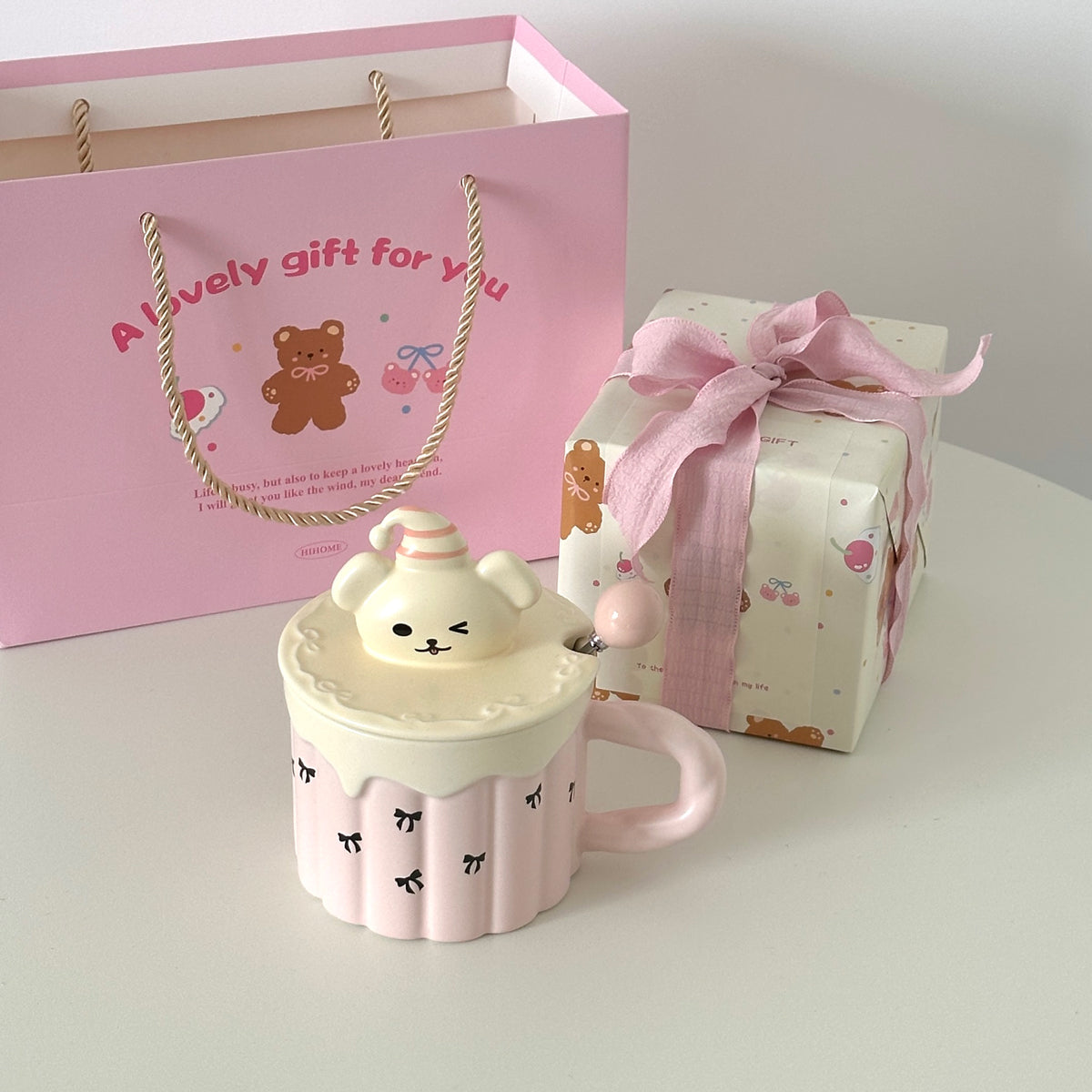 Pink Little Bear Bow Tie Mug – Cute 380ml Ceramic Coffee Cup with Lid – Hand-Painted, Kawaii Design for Tea, Coffee, and Milk – Perfect Gift for Women & Girls